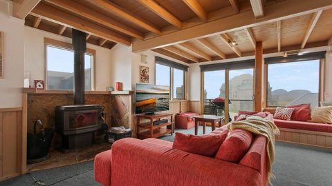 Powderkeg - Redcliffe Tourism 0