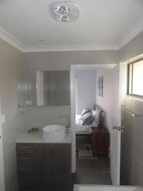 Prime Location & Spacious - Redcliffe Tourism 2