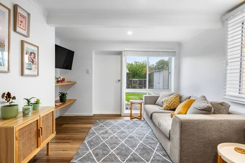 Prime Location, Stylish Space - Redcliffe Tourism 0