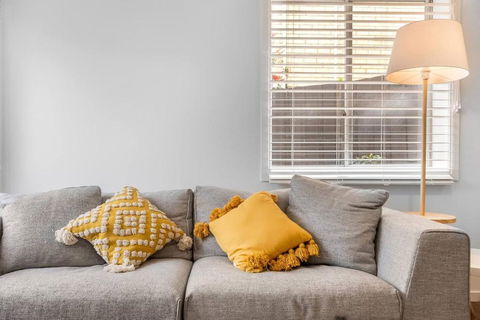 Prime Location, Stylish Space - Redcliffe Tourism 1