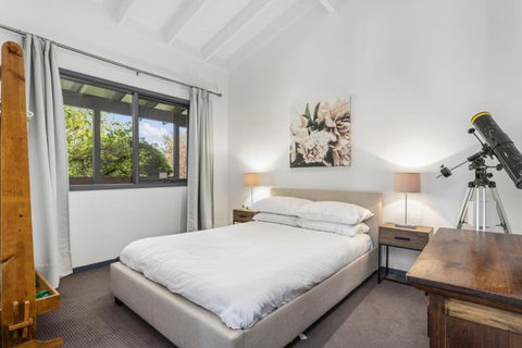 Pristine Mountain Retreat With Expansive Views - Redcliffe Tourism 2