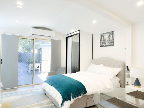 Private, Local Living Studio In Mascot, Airport - Redcliffe Tourism 0