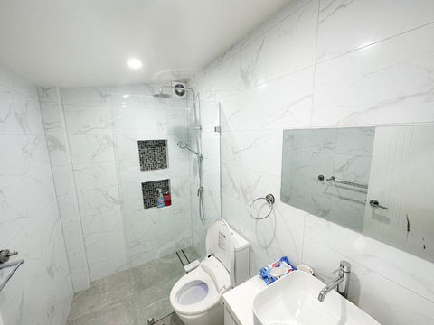 Private, Local Living Studio In Mascot, Airport - Redcliffe Tourism 1