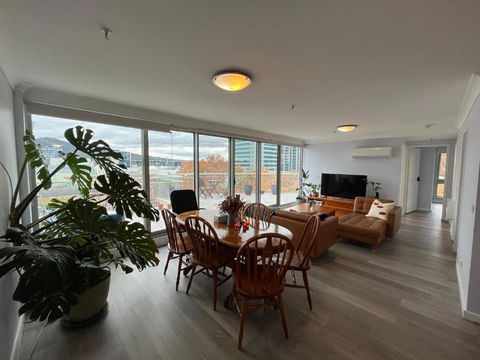 Private Room With Ensuite In The CBD - Redcliffe Tourism 0