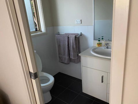 Private Room With Ensuite And Parking Close To Wollongong CBD - Redcliffe Tourism 3