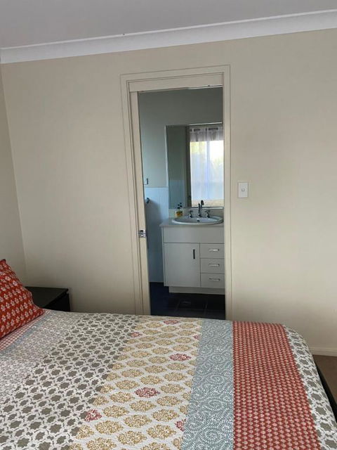 Private Room With Ensuite And Parking Close To Wollongong CBD - Redcliffe Tourism 2