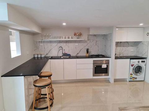 Private & Cosy Two Storey Guest House - Redcliffe Tourism 1