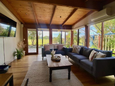 Prom Coast Oasis - Sandy Point - Redcliffe Tourism 0