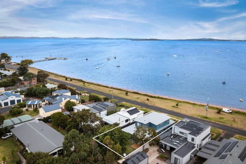 Pukeko Beach House - Redcliffe Tourism 0