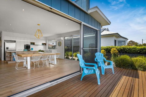 Pukeko Beach House - Redcliffe Tourism 3