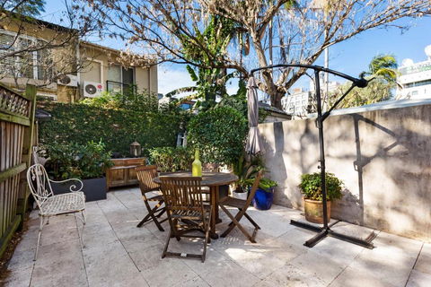 Pyrmont Self-Contained Terrace House (64 BUL) - Redcliffe Tourism 2
