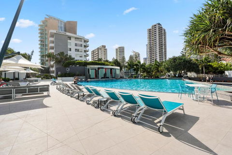 Q Tower Amazing Ocean Views 22nd Level Heated Pools Sleeps 6 - Optimise BNB - Redcliffe Tourism 3