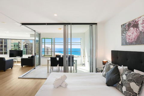 Q Tower Amazing Ocean Views 22nd Level Heated Pools Sleeps 6 - Optimise BNB - Redcliffe Tourism 1