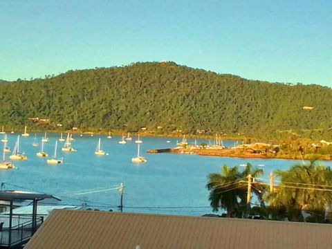 QCWA Cheerful Cottage - Airlie Beach - Redcliffe Tourism 0