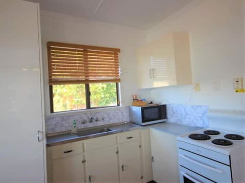 QCWA Cheerful Cottage - Airlie Beach - Redcliffe Tourism 2