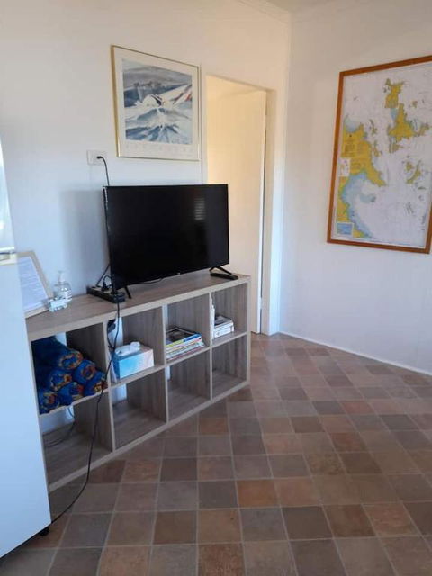 QCWA Cheerful Cottage - Airlie Beach - Redcliffe Tourism 1