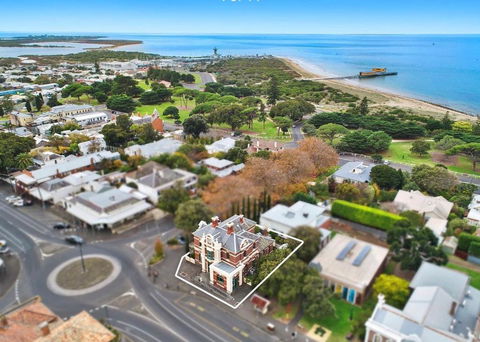 QPO QUEENSCLIFF - Redcliffe Tourism 1