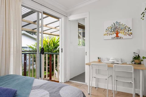 Quadruple Ensuite Room - Nearby Stations & Shops - Redcliffe Tourism 3