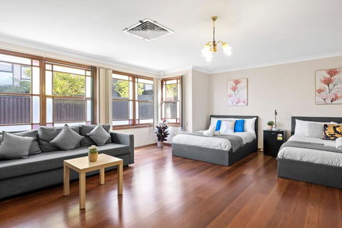 Quadruple Room W Ensuite In Gordon Near Train & Bus - Redcliffe Tourism 0