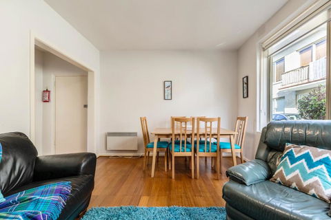 Quaint & Homey Ripponlea Flat - Redcliffe Tourism 2