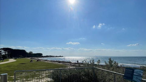 Quaint Hideaway - Redcliffe Tourism 1