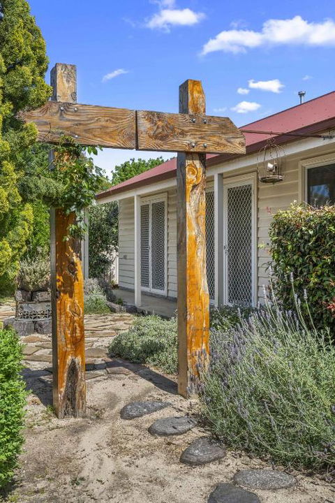 Quaint Garden Oasis With Free Parking - Redcliffe Tourism 2