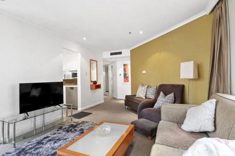 Quay West 2302 Self-Catering - Redcliffe Tourism 3