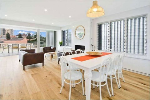 Queenscliff Penthouse - Beachfront - Redcliffe Tourism 3