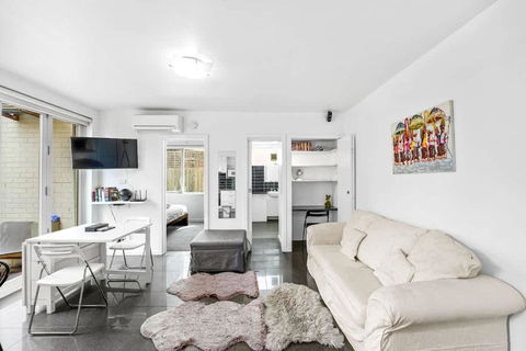 Quiet And Peaceful Beachside 1BR Retreat W Parking - Redcliffe Tourism 0