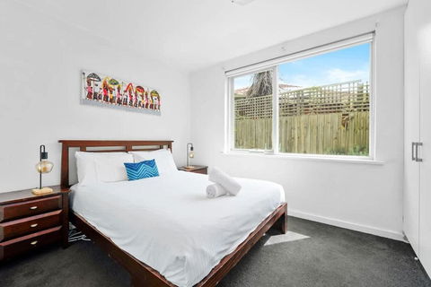 Quiet And Peaceful Beachside 1BR Retreat W Parking - Redcliffe Tourism 2