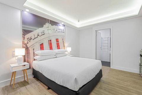 Quirky Studio With Sleek Decor In St Kilda - Redcliffe Tourism 0