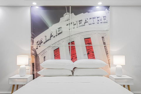 Quirky Studio With Sleek Decor In St Kilda - Redcliffe Tourism 2
