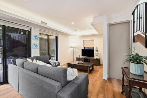 Ra Wonga - Queenscliff Beach House - Redcliffe Tourism 2