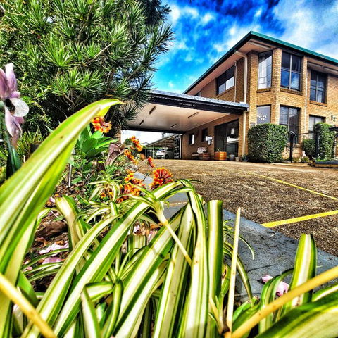 Raceview Motor Inn - Redcliffe Tourism 0