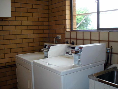 Raceview Motor Inn - Redcliffe Tourism 3