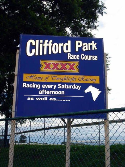 Raceview Motor Inn - Redcliffe Tourism 2