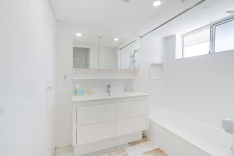 Rainbow Bay - 2BR Haven - Redcliffe Tourism 1