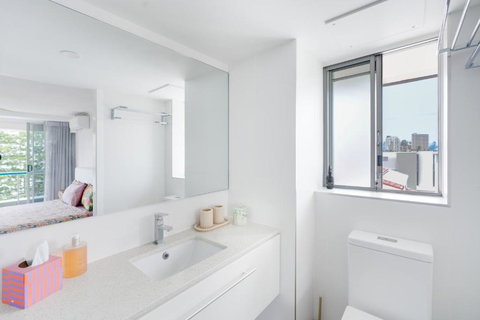 Rainbow Bay - 2BR Haven - Redcliffe Tourism 2