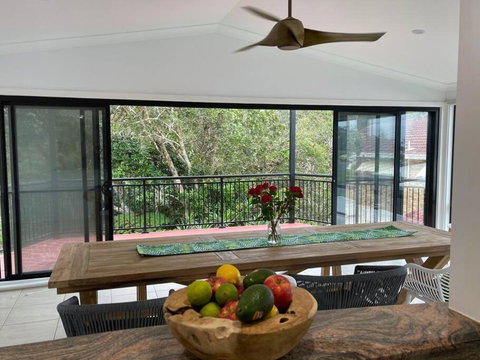 Rainbow Beachhouse - Deluxe, Pristine Location - Redcliffe Tourism 2