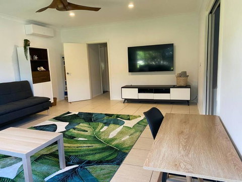 Rainbow Beachhouse - Deluxe, Pristine Location - Redcliffe Tourism 3