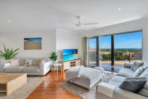 Rainbow Towers 2 Rainbow Beach - Redcliffe Tourism 2