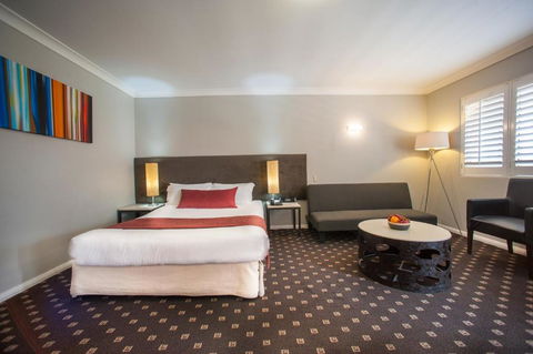 Ramada Hotel & Suites By Wyndham Cabramatta - Redcliffe Tourism 3