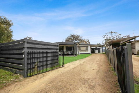 Raymond Island Retreat - Redcliffe Tourism 2