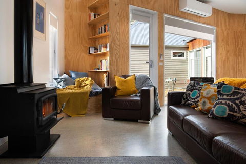 Readers Rest - Redcliffe Tourism 1