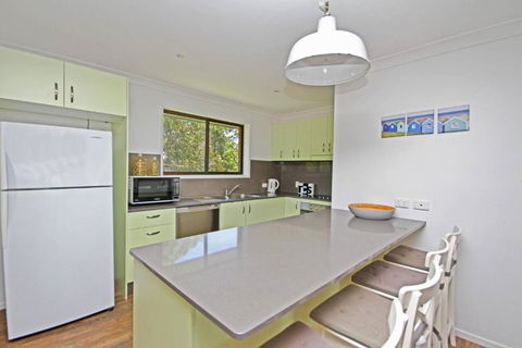 Red Door Beach House - Redcliffe Tourism 1