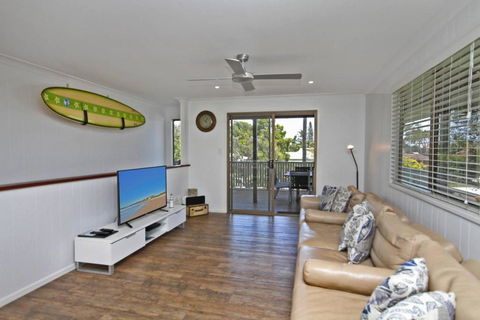 Red Door Beach House - Redcliffe Tourism 2