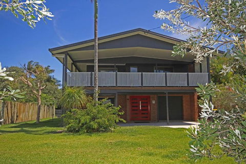 Red Door Beach House - Redcliffe Tourism 0