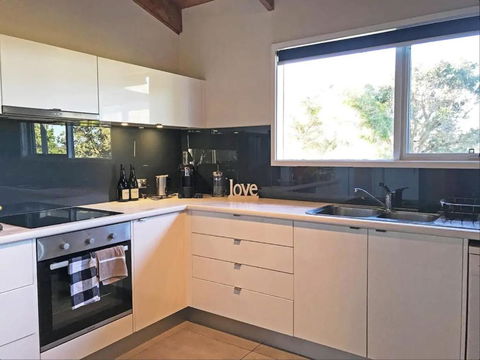 Prom Beach House - Redcliffe Tourism 2