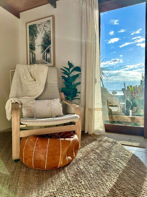 Private Access Retreat 1 Queen Bedroom W Stunning Pool And Ocean Views - Redcliffe Tourism 3