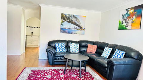 Quiet Family Townhouse In Wollongong CBD - Redcliffe Tourism 0
